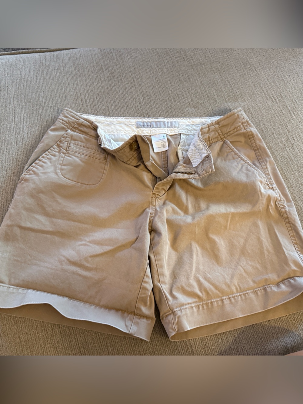 Old Navy Everyday Casual Women's Bermuda Shorts in Light Khaki